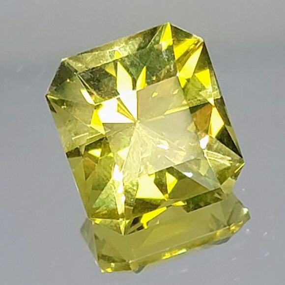 Gorgeous 12+ Carat Lemon Yellow VVS Citrine!! - Picture 1 of 9